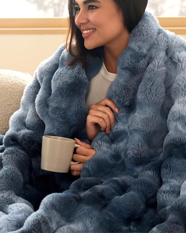 Bubble faux fur blanket